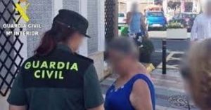 Guardia Civil Detenida en Adra una mujer por estafar 14.500 euros a una persona vulnerable