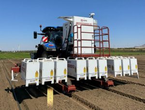 Primaflor Máquina LaserWeeder G2-600-9 trabajando.