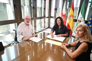 Ayuntamiento firma convenios con Verdiblanca y Camelamos Naquerarr