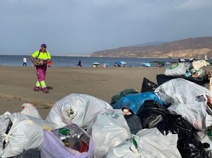 Basura playa Almeria