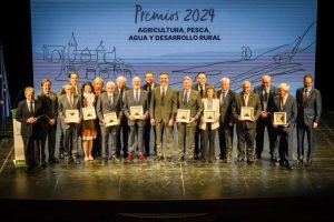 Foto de familia de los galardonados en los Premios 2024 celebrados en Córdoba