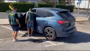 Guardia Civil detiene en Roquetas de Mar a dos jovenzuelos, de 21 y 28 años, por robo 1