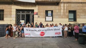 UGT y CCOO Almería se concentran por el 6º fallecido en accidente laboral en la provincia