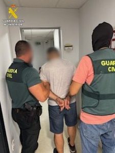 Guardia Civil desmantela una plantación “indoor” en Balanegra