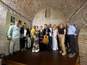 Miembros de ASHAL y El Taranto con los protagonistas de la velada