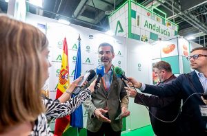 Ramon Fernandez Pacheco M en atención a medios