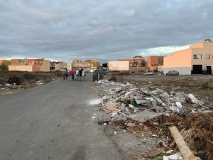 Vecinos de El Alquián denuncian el abandono absoluto de la calle Poesía