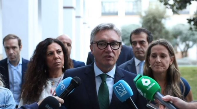 portavoz del GP VOX en Andalucía, Manuel Gavira