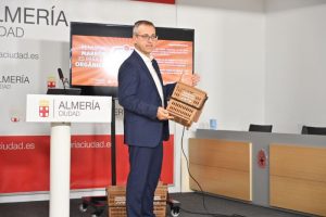 ALMERIA CAMPAÑA RECOGIDA BIORRESIDUOS CONTENEDOR MARRÓNN