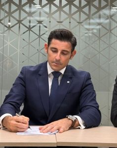 Jose Luis Martinez Amo firma nueva directiva Sociedad Española de Cirugia Plastica