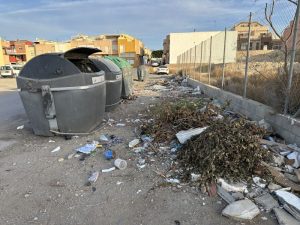Suciedad contenedores Alquián