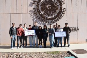 UAL 2 GANADORES HACKATHON DE INDESIA