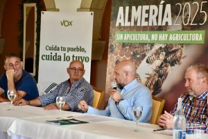 VOX ha reunido en Tabernas a diferentes especialistas en la materia como Antonio García, Gabriel Alférez y José Miguel Ortiz