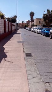 Almeria Ciudad Jardin calle Huelva aparcamiento señalizado en zona residencial