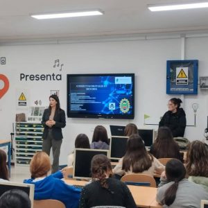 Dalias charla uso responsable de redes