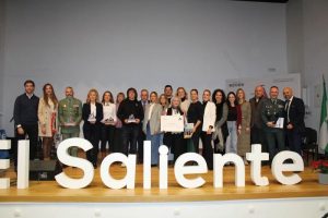 Distinción El Saliente 2025 Foto familia de los premios