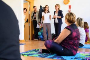 Foto archivo Visita Paola Laynez a talleres y cursos de los centros de la mujer (2)
