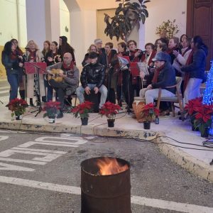 La zambomba navideña de “La Garita” caldeó la Plaza en Daliass