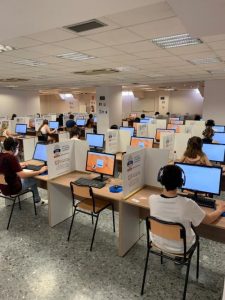 academias de inglés y colegios de la provincia de Almería realizarán durante el año 2024 más exámenes de Cambridge por ordenador que nunca