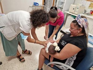ASANEC Enfermera en vacunación