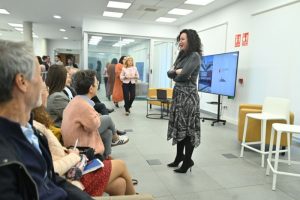 Alcaldesa encuentro asociaciones Espacio ALMA