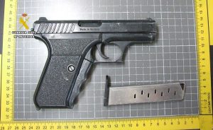 Alhama tras una actuación conjunta de la Guardia Civil y la Policía Local arma