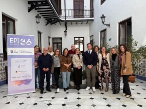Amalia Martín, con alcalde de Macael, organización y participantes en la Uned