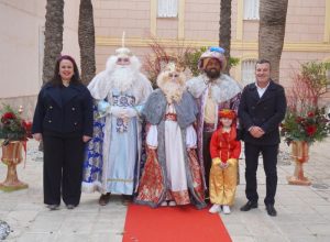 Cabalgata de Reyes en Carboneras 2 Recepción por alcalde y concejala de Cultura