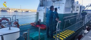 Guardia Civil evacúa por vía marítima a un varón de 68 años en Cala San Pedro