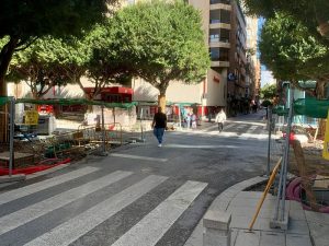 TRÁFICO DE ENTRADA Y SALIDA POR VÍA PARQUE CRUCE CALLE GENERAL TAMAYO CON PASEO DE ALMERÍA