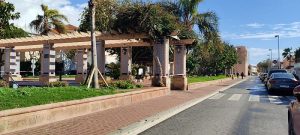 Almeria cerrada la Plaza España en Ciudad Jardin por viento