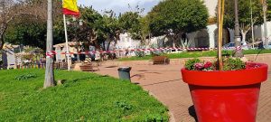 Almeria cerrada la Plaza España en Ciudad Jardin por vientoo