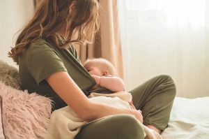 Baja la maternidad