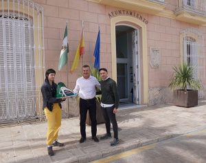 Carboneras alcalde recibe a Greenpeace