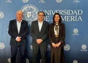 Firma del convenio UAL-AECC (1)