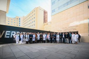 Juanma Moreno VISITA MEJORA HOSPITAL TORRECARDENAS (20)