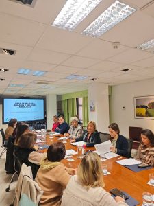 MESA MUJERES 2