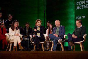 María Jesús Montero se compromete a abaratar un 20% el acceso a la vivienda los jóvenesss
