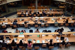 1 MARZO 24 2026 UAL ESTUDIANTES EN BIBLIOTECA
