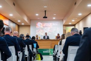 Almería acoge la Asamblea General de AREFLH RFPM con público durante su discurso