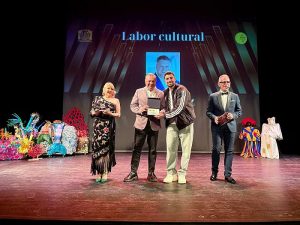 CULTURA TEATRO AFICIONADO Diego Cruz recibe el premio de FEALTA
