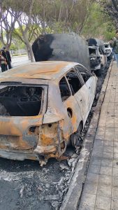Coches quemados en la Avda del Mediterraneo de Almeria