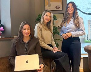 De izquierda a derecha Patricia Torres, Violeta Grau y Rebeca Perez las tres mujeres al frente de Inviertis.