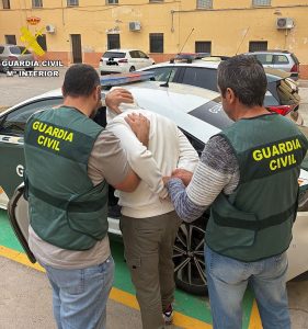 Guardia Civil detiene en Roquetas de Mar a dos