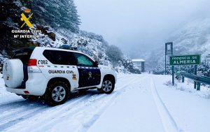 La Guardia Civil rescata de noche a cuatro senderistas perdidos en Sierra Nevada