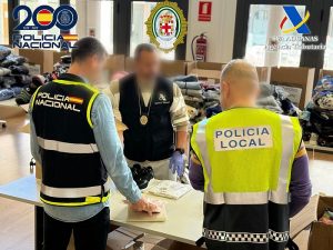 Operación conjunta entre Policía Nacional, Vigilancia Aduanera y Policía Local  desmantela en Almería uno de los mayores puntos de venta de ropa falsificada