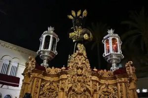 Pasión y Gran Poder procesionan en el Lunes Santo de Almería  3