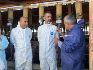 Fernández-Pacheco visita la Granja Benzal (1)