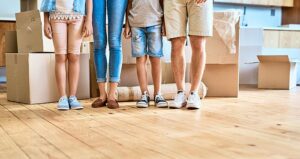 Jovenes compras piso