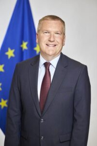 Michael McGrath comisario europeo de Democracia